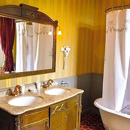 Chateau D'origny, D'hotes Et Restaurant Gastronomique Alojamento de Acomodação e Pequeno-almoço
