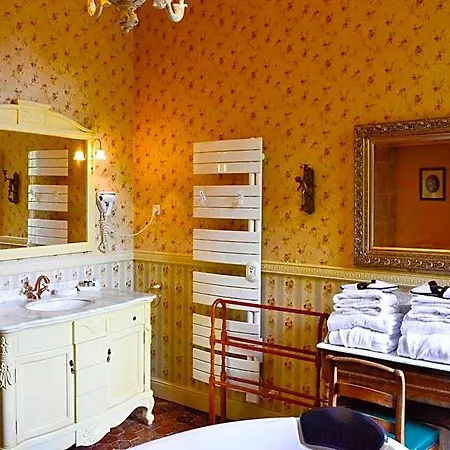 Chateau D'origny, D'hotes Et Restaurant Gastronomique Alojamento de Acomodação e Pequeno-almoço