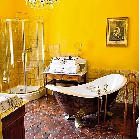 Chateau D'origny, D'hotes Et Restaurant Gastronomique Alojamento de Acomodação e Pequeno-almoço