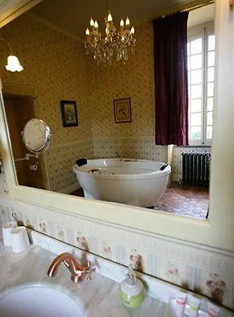 Chateau D'origny, D'hotes Et Restaurant Gastronomique Alojamento de Acomodação e Pequeno-almoço