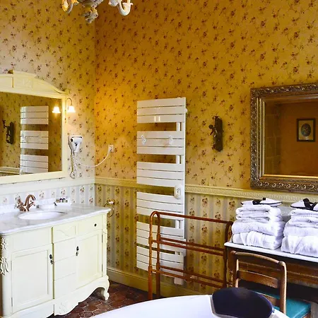 Nocleg ze śniadaniem Chateau D'origny, D'hotes Et Restaurant Gastronomique Ouches